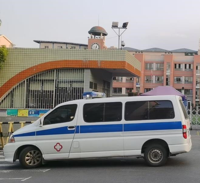 嘉黎救护车出租护送骨折病人一公里多少钱